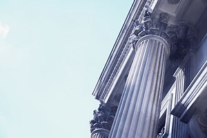 銀行における生成AIとは| IBM