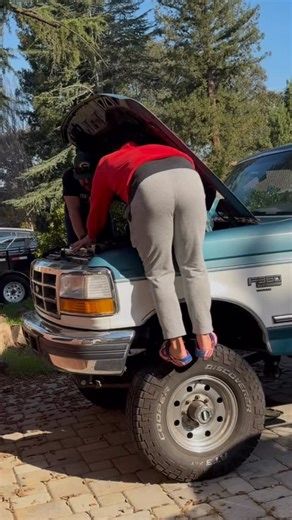 Miranda the OBS Ford F350 7.3 Powerstroke on Instagram: "Changing fuel lines"