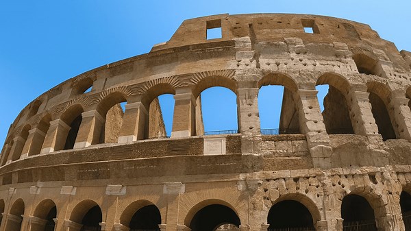 Up close with Rome's iconic Colosseum and ancient ruins (4K)