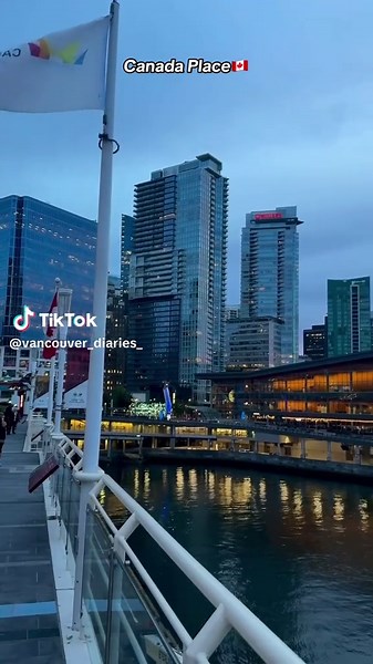 Canada Place features a beautiful view and is a great place to visit 🇨🇦☀️#vancouverbc #foryoupage #canada #downtownvancouver #canadaplace