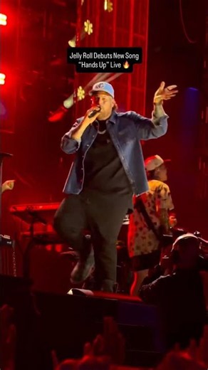 Daddy Roll brought the energy with a live performance of “Hands Up.”for Fans at CMA Fest!!