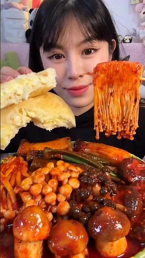 Nongshim Shin Ramyeon Hot Chicken Noodles & Ramen Mukbang!