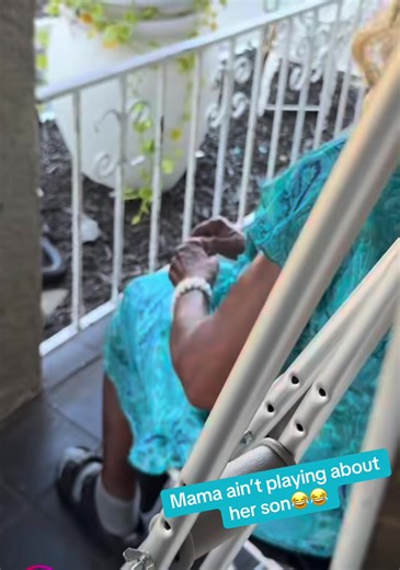 Don’t drop your diaper 😂😂😂