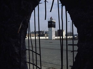 What was the Berlin Wall and how did it fall?