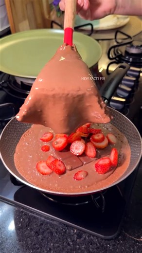 Why did you turn the roti into a cake by adding chocolate and strawberries after flipping it 😱 #food