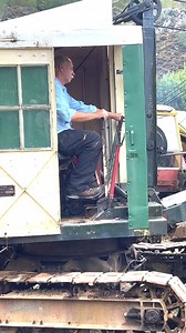 Would you have the skill to master an old school machine like this Ruston Buctrus 10RB? | Awesome Earthmovers