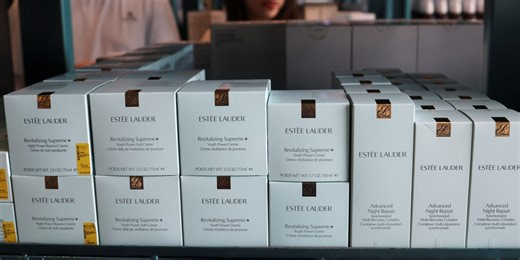 Estee Lauder Swings to Profit, Backs Fiscal 2026 Revenue Growth View