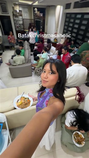 Merry batak christmas !! Story time: for those who don’t know me yet, i’m a london-based singer-songwriter originally from Indonesia. I’m so lucky that i get to celebrate Christmas with my family back in jakarta almost every year. My people are the batak people and this is what our christmas looks like!! We love our food, music, singing and dancing. The only way i know how to celebrate Christmas 🫶🏽 #batak #christmasaholic