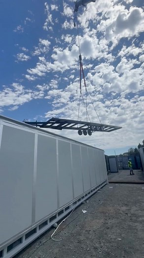 40ft on a trailer, off to it's new home! 🚚 @davoscranesgc Why put your building on trailer? In some states, placing your building on a trailer may classify it as a moveable dwelling (but always check with your local council to be sure). We offer a range of trailers to pair with your portable building. Unsure which one is right for you? Our team is here to help! Call us at 1300 000 390 or head to our website for more info 📞 #portablebuildings #tinyhomes #tinyhomesaustralia #tinyhomesaus #granny