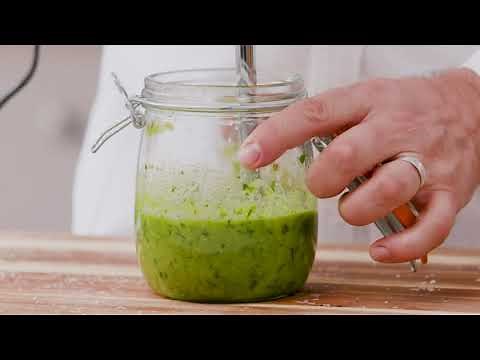 Jamie Oliver creates a pesto with his bamix®
