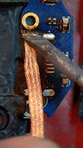 Cómo quitar el conector de la placa PCB #shorts