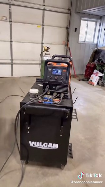 Bobcat T190 pins and bushings #bobcatskidsteer #bobcat #heavyequipmentmechanic #pins_n_bushings #fyp #foryoupage