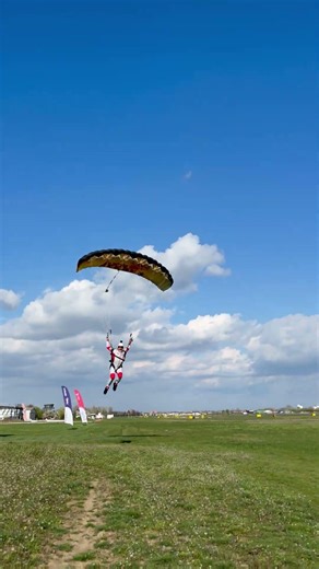 Sound ON! Swoop landing at 200km/h #swoop #parachute #landing #skydiving