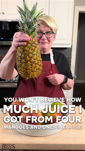 Juicing 4 Mangoes 🥭 1 Pineapple 🍍 #juicing #manualjuicer #freshjuice #fruitejuice #loladay