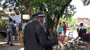 415K views · 2K shares | Il s'appelle #RIZ_SAUTÉ  Il est incroyable ✌ Il fait ça depuis plus de 20ans, c'est ma part de légende  #ChacunSesLegendes ✌ NB : 03min du peuple demain (Artiste et politique) | Steve Fah Officiel | Facebook