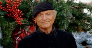 Don Matteo vi augura BUONE FESTE 🎄e vi aspetta con i nuovi episodi a gennaio su #Rai1 #DonMatteo12 Don Matteo | Rai1
