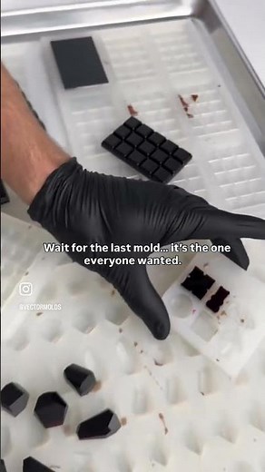 Testing new chocolate bar molds 👀🍫