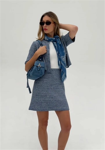 Le tweed s’impose comme l’indispensable de la saison.💙 Laissez-vous guider et retrouvez toutes nos nouveautés en boutique et sur Caroll.com✨✨✨ #Caroll #nouveautés #fashiontiktok