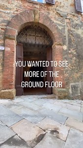 The ground floor of our palazzo is vast - 350m² (3800sqft) of history.. and dust, and dirt and decay🤣.. but it has the most amazing potential! It begins with a dismounting room with its large double entrance doors and it’s enormous head height.. where residents and guests alike would have arrived into the building on horseback, stepping down from their mounts before entering (through a secret door) the noble rooms on the first floor above. Beyond the full height internal double doors (that many