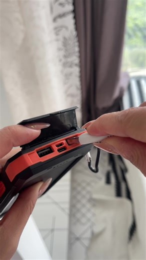 Banco de Energía Solar: Carga TUS Dispositivos en Emergencias