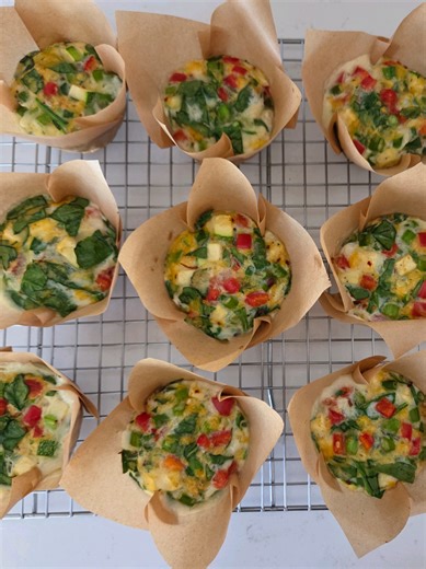 Easy Meal Prep Egg White Bites You can really use any veggies you have in your fridge for these but if you want these same exact ones here's what I used. Ingredients: 1 carton egg whites 1 x Red bell pepper diced small 1 x small zucchini 10 x asparagus spears, diced small 2 cups spinach, chopped 1/2 cup shredded sharp cheddar cheese onion powder salt & pepper red pepper flake Directions: 1️⃣ Preheat oven to 350° 2️⃣ Diced & chop up all your veggies and add to a mixing bowl 3️⃣ Season with onion 