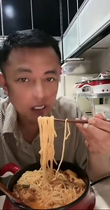 46K views · 601 reactions | Aznil Hj Nawawi || Malam-Malam Lapar Masak 2 Bungkus Mee Kari Opah Mee Kari Opah : https://shope.ee/4AZUzxFrVO Periuk Serbaguna Macam Pak Nil : https://shope.ee/8KP48DcOQv #ShopeeMission | Selebriti Malaysia | Facebook