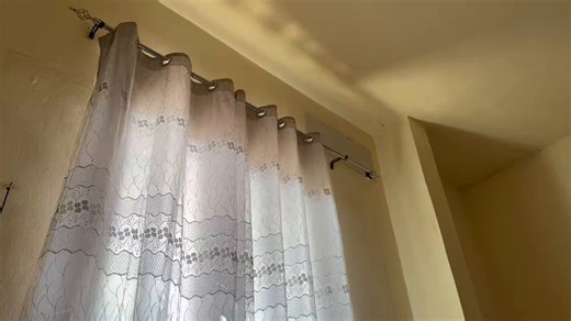 Bientôt en France grâce à Retailleau."Montez le son.Cette vidéo a été filmée ce matin depuis ma chambre. Elle est superposée à une carte en direct de tous les drones de surveillance armés qui survolent le Liban. Celui sur lequel je zoome est celui que vous entendez dans la vidéo.Ils sont bruyants et volent bas, et on ne sait jamais quand ni qui ils vont frapper ensuite.Nous vivons dans un enfer créé par des milliardaires qui profitent de l'industrie de la défense.Des drones sont déjà testés par 