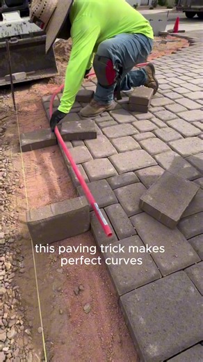 How Professionals Cut Curved Paver Edges | cutting edge