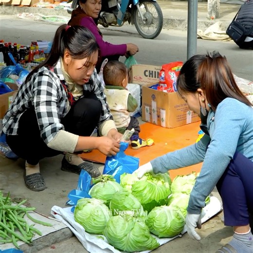 25K views · 702 reactions | Poorest Life with Lonely Mother & Two Children Daily Life. Episode409 | Melhor Notícias Angolana | Facebook