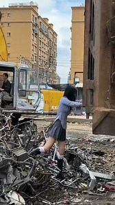 4.4M views · 10K reactions | Hundred Ton Recycled Scrap Iron Truck Delivery! | Mechanic Mia | Facebook