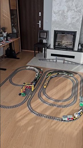 5 LEGO trains, 5 loops – watch the ultimate track action!