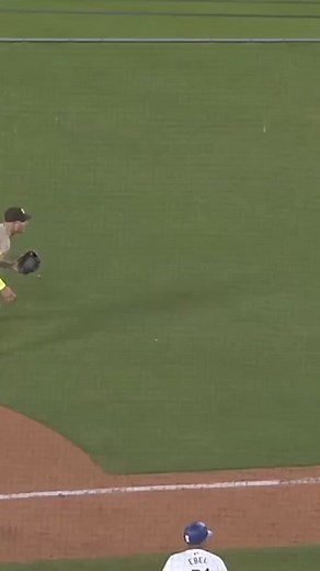 3.4M views · 44K reactions | THE PADRES ARE HEADING TO THE POSTSEASON THANKS TO THIS GAME-ENDING TRIPLE PLAY 勞 ARE YOU KIDDING?!?!!? | MLB | Facebook