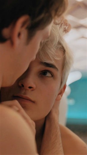 @wtfotteli on Instagram: "wtFOCK 🇧🇪 Robbe & Sander 🌈❤️ I wish this feeling would never end. This scene is so cosy and sweet 🥰 Sander looks so soft and vulnerable — such a contrast to his usual confident self. I love that we see this side of him. Willem De Schryver’s performance here is very impressive. You can see by the look in his eyes where Sander’s mind is. 🥺🙌 I heard that Willem DS fell asleep during the filming of a bed scene. I would not be surprised if he fell asleep in this big co