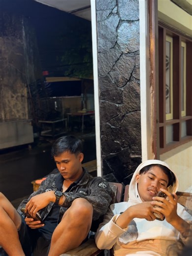 POV: Serunya Guru Gen Z Nongkrong dan Cium Tangan