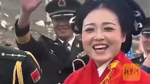 军人集体婚礼，仪式感满满，红装配武装，这是中国人的顶级浪漫，“祝我们的守护神们新婚快乐”