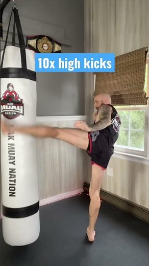 100 kick heavy bag workout for Muay Thai