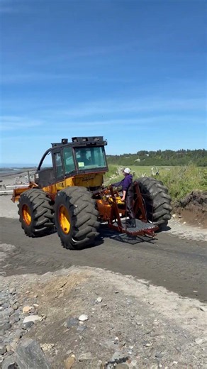 CAT 535B putting in the work at the Anchor Point Boat Launch pt.1 #alaska #Anchor Point Boat Launch