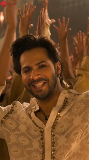 #FirstClass #Kalank #VarunDhawan #KiaraAdvani #ArijitSingh #Pritam #DanceSong #shorts
