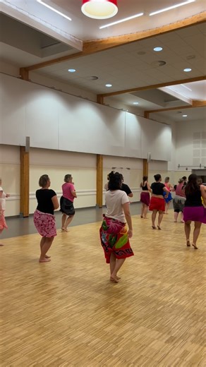 Novembre est là, signe de la reprise du ´Ori Fit après 2 semaines de vacances 🌺 Quelques extraits de nos derniers cours lors de ce début d’année. Cours marqués par la solidarité pour Octobre Rose 🩷 #oritahiti #dansetahitienne #brest #guilers #tahiti #orivaihoa #danse #fenua #faarapu #octobrerose rose | Ori Vai Hoa