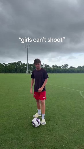 Ig she can 🤷‍♂️ #footy #fyp #firsttry #girlscanshoot @lauren | Footy