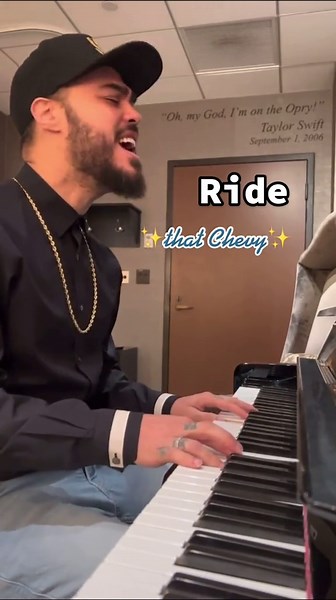 Can’t wait for y’all to check out the “Hurry” music video this Friday 🙌🏾 #hurry #musicvideo #ComeDanceWithMe #ScreamItOut #TurboTaxAndRelax