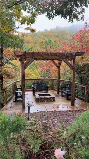 Treehouses At Norton Creek on Instagram: "Crisp leaves & chilly evenings make for the perfect November getaway at Treehouse Grove 🍂✨ #november #smokymountains #treehousegrove #gatlinburg #weekendgetaway #cabinaddicted #gsmnp #gatlinburgtennessee #gatlinburgvacation #autumnweather #autumnmood #fallcabintrip #fallmountaintrip"