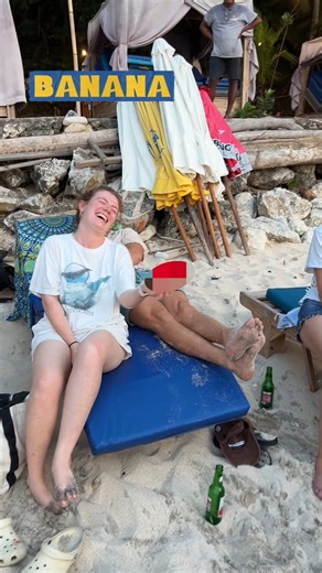 Magic prank at white sand beach #magicprank #beach #magic #magicreaction