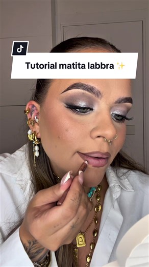 Tutorial su come applicare la matita per le labbra