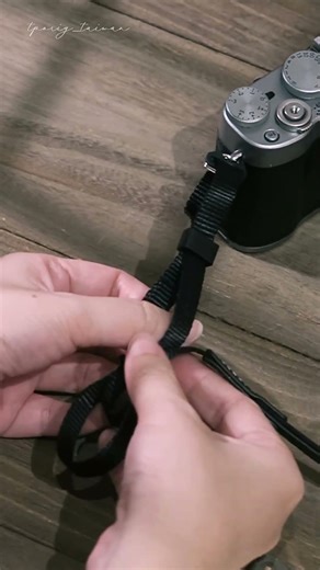 How to Attach a Camera Strap in 1 Minute【一分鐘教你穿上相機背帶】