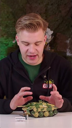 The 1:28 scale allows for a full engine and crew interior. 🛠️ #cobi #ww2 #panzer