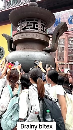 Chinese using QR codes in temples and celebrity hilarious gift #learnontiktok #information #interesting #amazing #tiktok