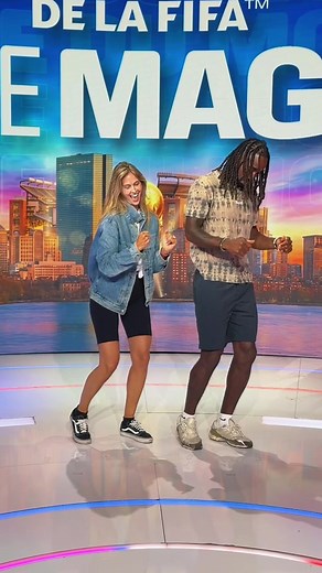 Ophelie Meunier danse avec Shaki Djourou — France en demi-finale CDM 2026