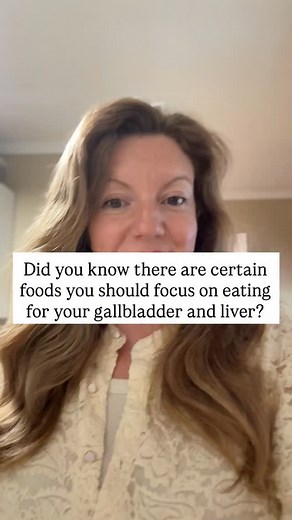 When I had my gallbladder attack, all I wanted to know was: “What can I eat so this pain doesn’t come back?” And now, every single day, my DMs are full of the same questions: 💬 What should I eat if I have a fatty liver or gallstones? 💬 What if I’ve had my gallbladder removed? 💬 Where do I even start? I made these meal plans so you don’t have to wonder anymore. ✨ 1 week plant-based ✨ 1 week with animal protein ✨ Simple recipes shopping lists ✨ And ideas for Fruit-first mornings Comment MEAL PL