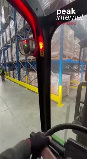 Forklift Clips Rack, Unleashes Massive Domino Collapse Inside Distribution Center Indianapolis, Indiana – A small miscalculation by a forklift operator led to a massive warehouse failure when an entire aisle of storage racks collapsed in a dramatic chain reaction. Security footage shows the forklift slowly reversing after placing a pallet. As it turns, the rear corner nudges a rack support — a tap so slight it appears harmless. Moments later, the rack starts leaning. The shelves give way under t